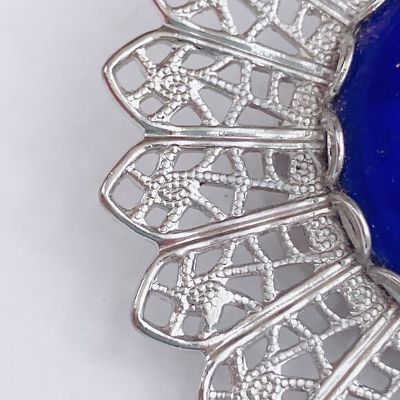 Mid Century Filigree Brooch Silver Tone Domed Blue Glass Cabochon Floral Pin - Picture 7 of 9